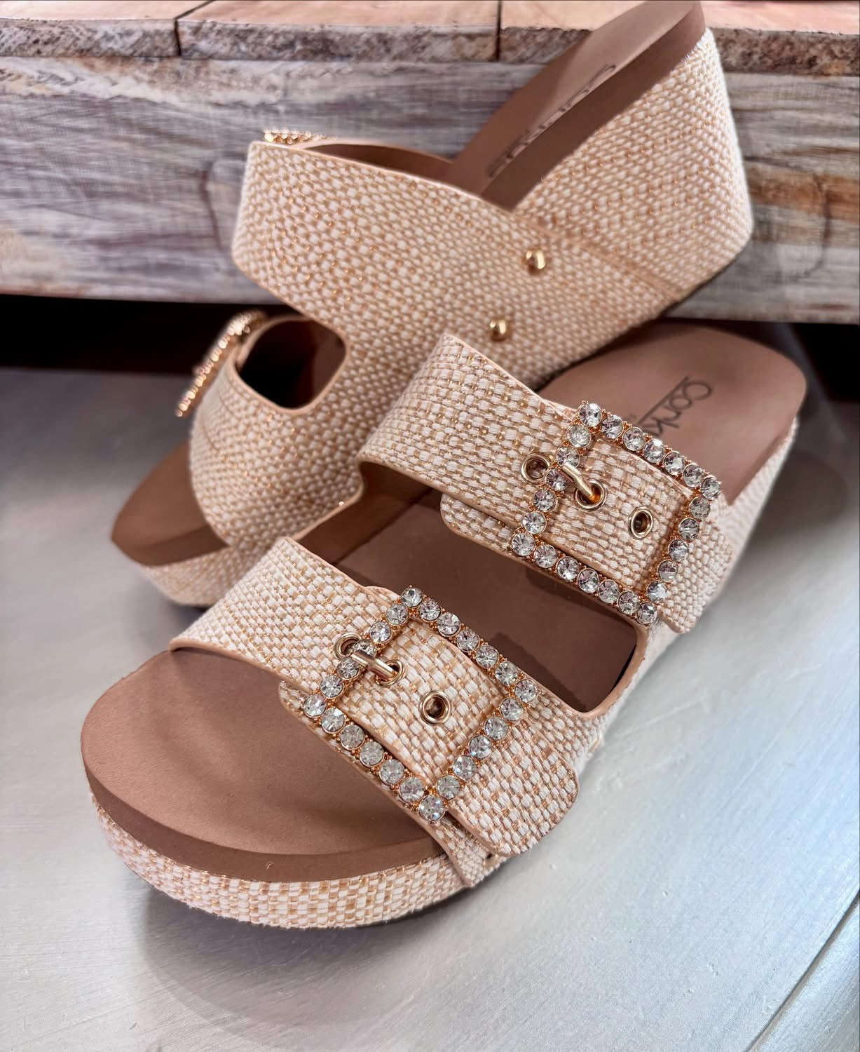 Corkys Raffia Main Squeeze